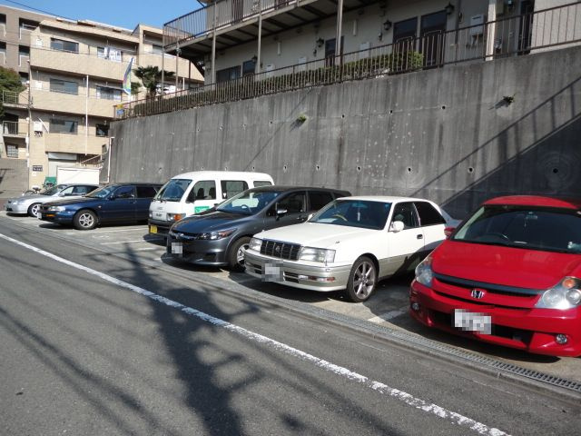 ホープヒルハウスの駐車場|【ホープヒルハウス】