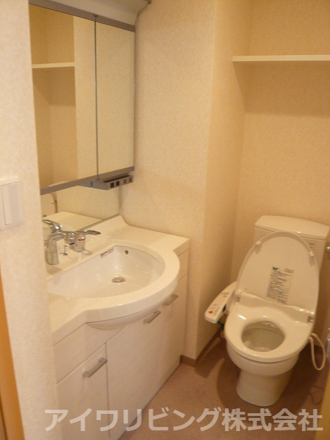 リトルグローブのトイレ|温水洗浄便座完備【リトルグローブ】