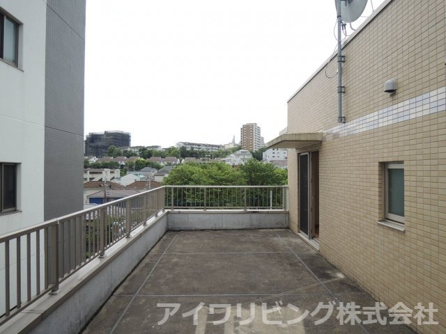 リトルグローブのバルコニー|【リトルグローブ】