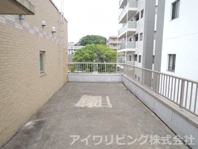 リトルグローブのバルコニー|【リトルグローブ】