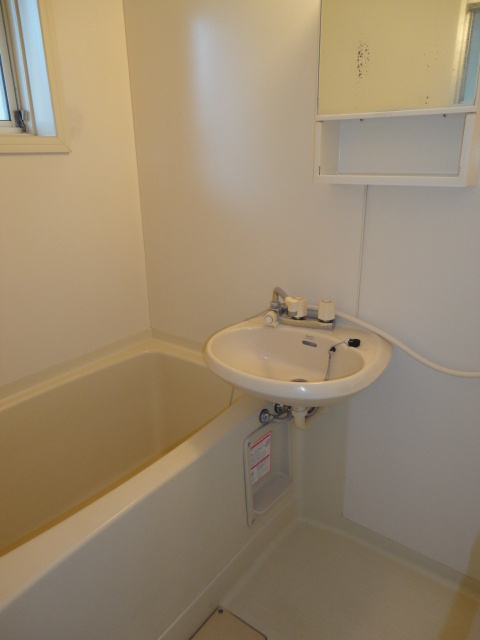 レインボーハイツの浴室|写真は101号室【レインボーハイツ】