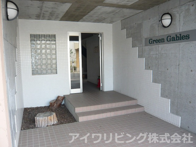 グリーンゲーブルス二番館のエントランス|【グリーンゲーブルス二番館】