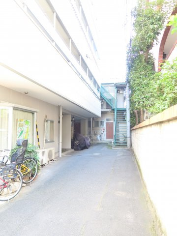 山本ハイツのエントランス