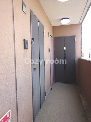 【その他共用部分】 | ストリーム江坂 | 玄関前及び共有廊下です。