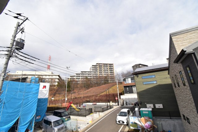 【展望】 | 町田市小山町　20－2期　新築戸建　4号棟 | 武蔵野の緑を存分に楽しめるのは、低層住宅地域ならではの眺望。夜は星空を見ながらご家族で語り合いを…