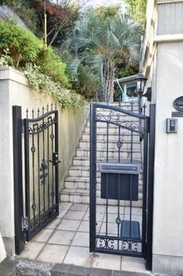 【エントランス】 | 本牧満坂邸宅