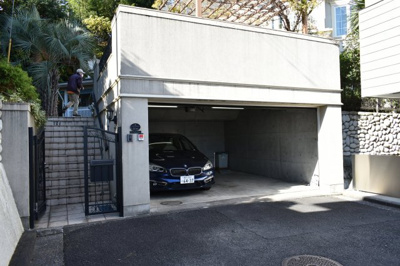 【駐車場】 | 本牧満坂邸宅 | 駐車場です