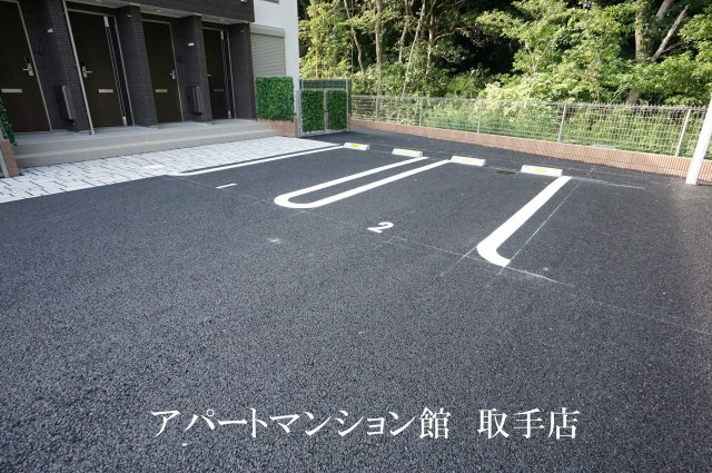 サクシードつばさの駐車場