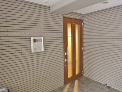 【エントランス】 | カーサアブエロ | 初期費用の分割可能。現地待ち合わせ、夜間の見学も可能です。