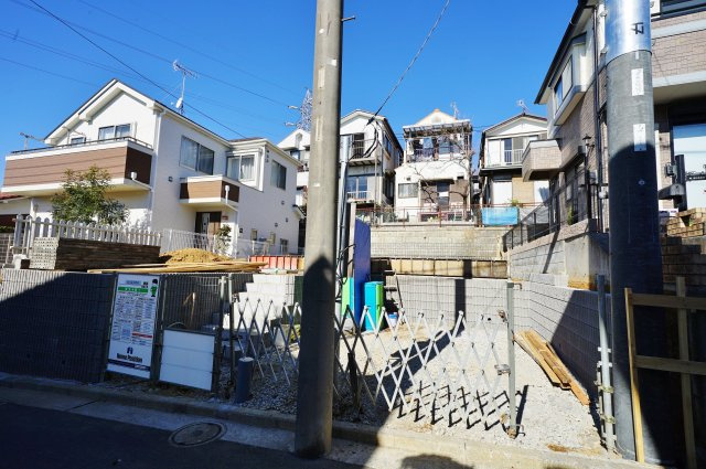 西谷駅徒歩１２分の閑静な住宅街！カースペース２台。ＬＤＫ１８帖の４ＬＤＫ♪保土ヶ谷区上菅田町　新築戸建ての外観