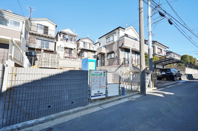 西谷駅徒歩１２分の閑静な住宅街！カースペース２台。ＬＤＫ１８帖の４ＬＤＫ♪保土ヶ谷区上菅田町　新築戸建ての外観
