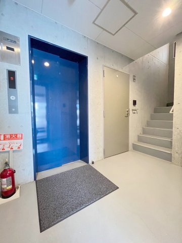 「防音マンション」ラシクラス新江古田のロビー|エレベーターも付いています