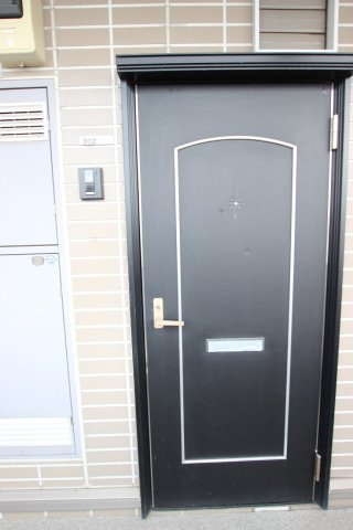 メイプルハイツ壱番館のエントランス|TVモニタ付インターホンです