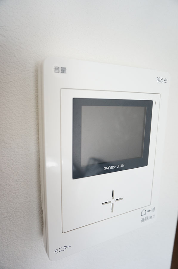 メイプルハイツ壱番館のセキュリティ|防犯には嬉しい、TVモニタ付インターホンです。