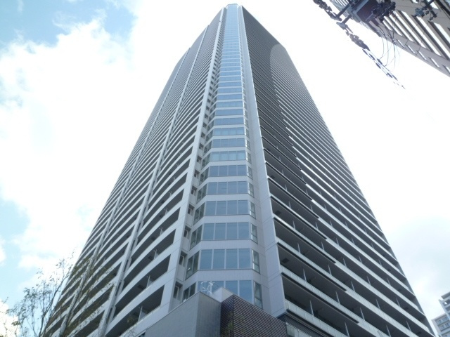 大阪ひびきの街　ザ・サンクタスタワーの外観