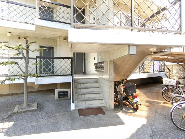 半田マンションのエントランス