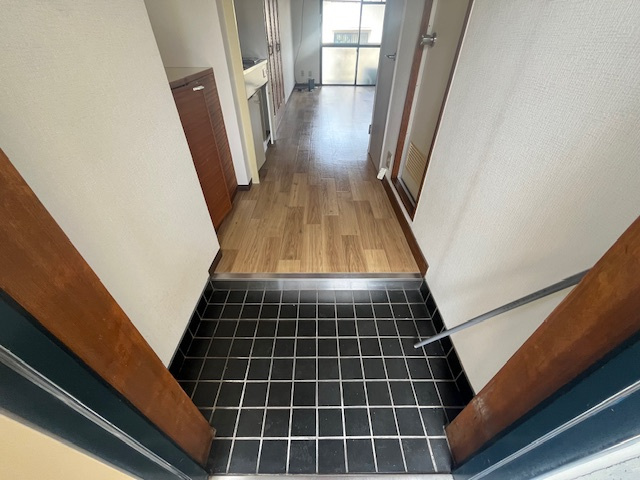 半田マンションの玄関