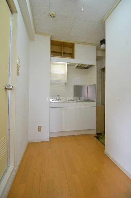 広島市西区天満町の賃貸マンションの居間・リビング