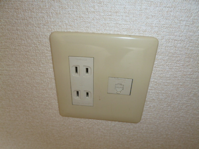 シャトレーンの内装|電話モジュラー