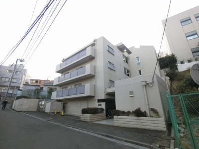 【外観】 | イトーピア鶴見マンション | 総戸数３１戸、昭和５７年７月築、管理人は日勤勤務につき管理体制良好です♪
