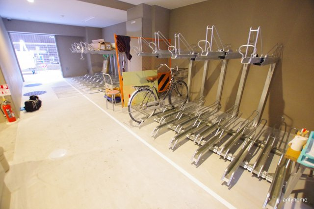 ライジングメゾン本町橋　仲介手数料無料の駐車場