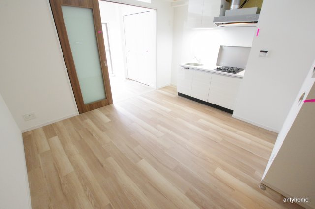 ライジングメゾン本町橋　仲介手数料無料の居間・リビング