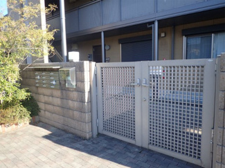 【エントランス】 | 共用エントランスは不審者の侵入を未然に防ぐオートロック付き！防犯対策充実しています◎