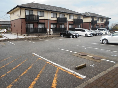 【駐車場】 | ヴィラ・アネシス E棟 | 駐車場があるので、車を買う予定の方も安心です