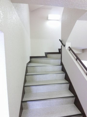【その他共用部分】 | 陽輪台青葉台マンション | 共用部分の階段です。