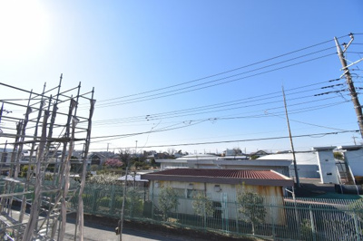 【展望】 | 府中市南町１丁目　新築戸建　全２棟　１号棟 | 景色を遮るものがないと、陽の光を長い時間浴びられます。空気も澄んでいるように感じますね。