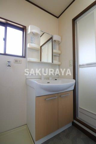 アメニティライフ３棟の独立洗面台