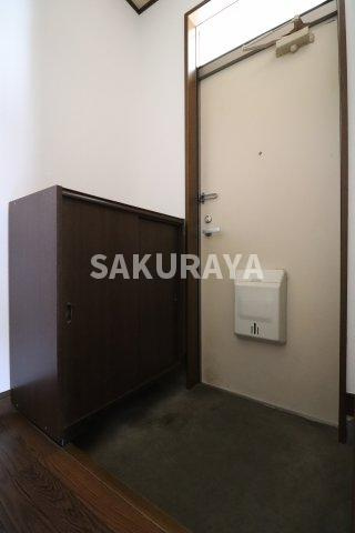 アメニティライフ３棟の玄関