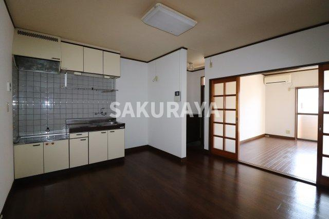 アメニティライフ３棟の居間・リビング