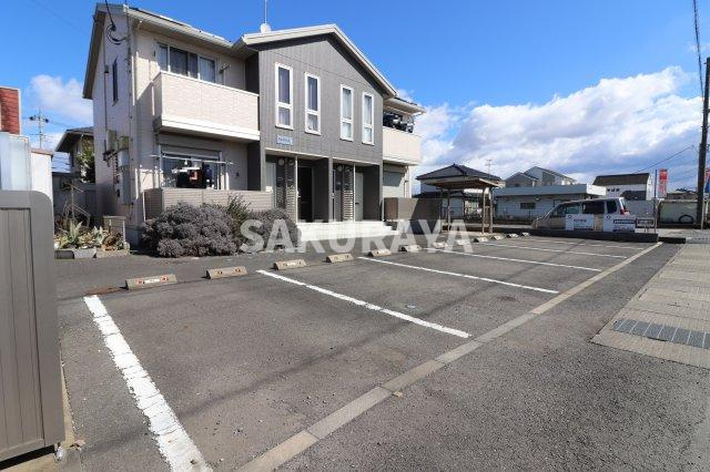 アルマリオの駐車場