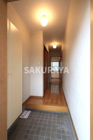 VILLA OTIAS「ヴィラオティアス」の玄関|2025年12月撮影。