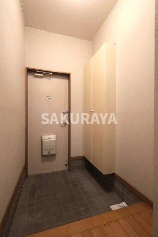 VILLA OTIAS「ヴィラオティアス」の玄関|2025年12月撮影。