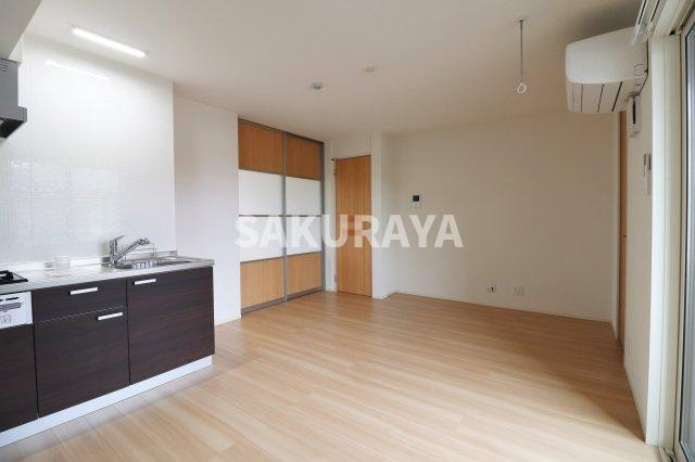 ガーデンコートの居間・リビング|現況と異なる場合がございます。