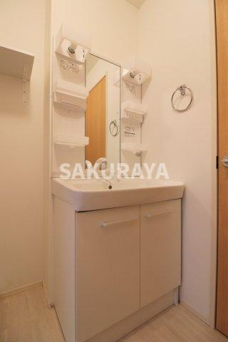 ガーデンコートの独立洗面台|現況と異なる場合がございます。