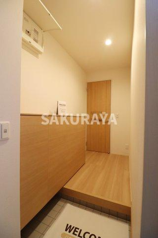 ガーデンコートの玄関|現況と異なる場合がございます。