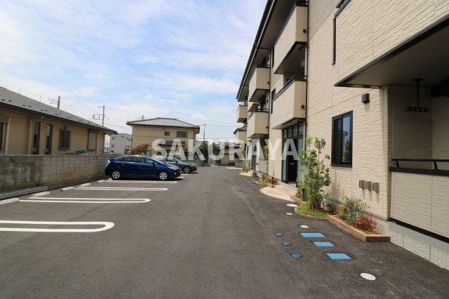 ガーデンコートの駐車場