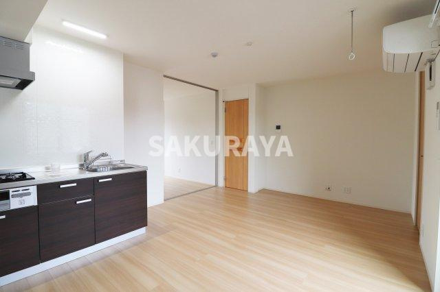 ガーデンコートの居間・リビング|現況と異なる場合がございます。