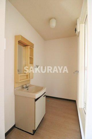 クレッセントヴィラA棟の独立洗面台