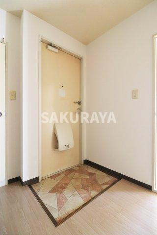 クレッセントヴィラA棟の玄関