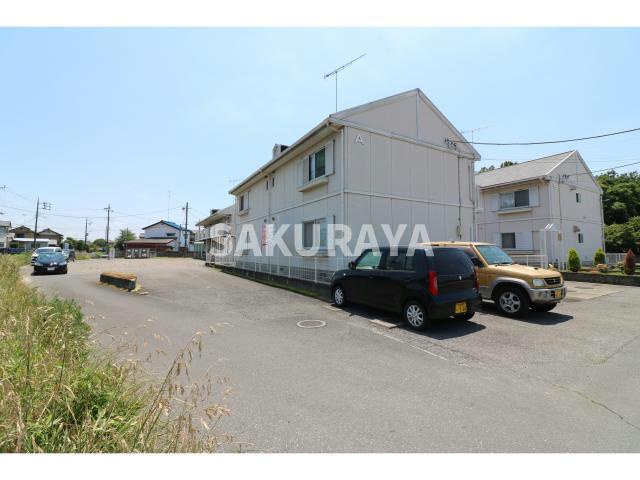 クレッセントヴィラA棟の駐車場