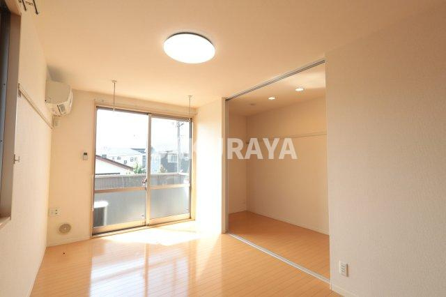 スカイコートの居間・リビング|2025年9月撮影。