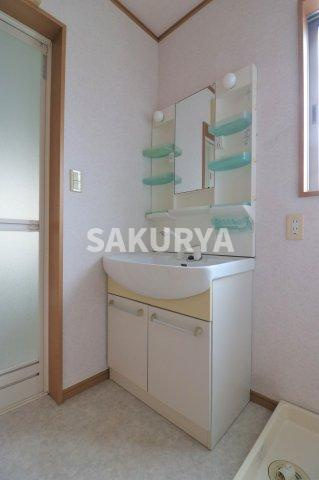 パピオンの独立洗面台|現況と異なる場合があります。