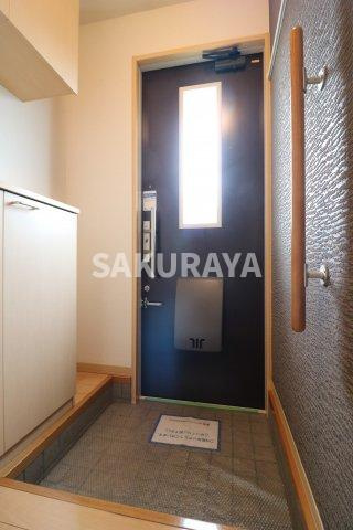 レーベンモーアの玄関|2021年撮影。現況と異なる場合がございます。