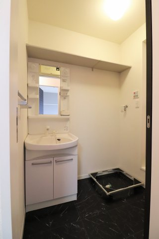 ロイヤルヴィレッジの洗面所|現況と異なる場合がございます。