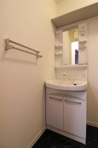 ロイヤルヴィレッジの独立洗面台|現況と異なる場合がございます。