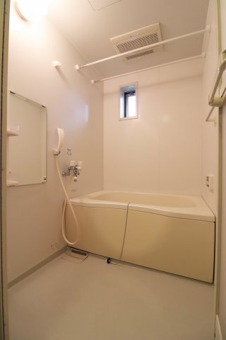 ロイヤルヴィレッジの浴室|現況と異なる場合がございます。